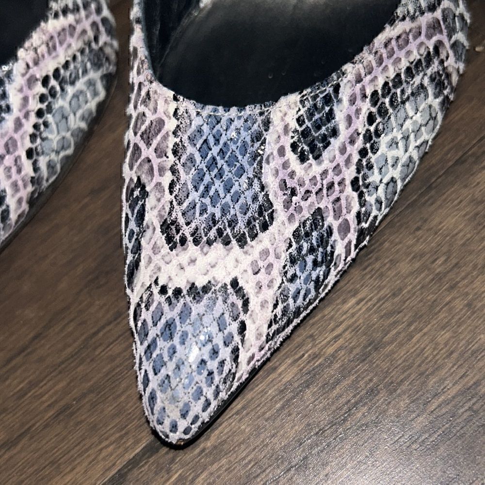 STUART WEITZMAN Grey/Purple/Blue Snake Print Stiletto Heels 5”heel Sz 8.5 GUC - Picture 5 of 9